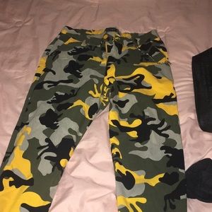 Camo pants w/ chain 2X